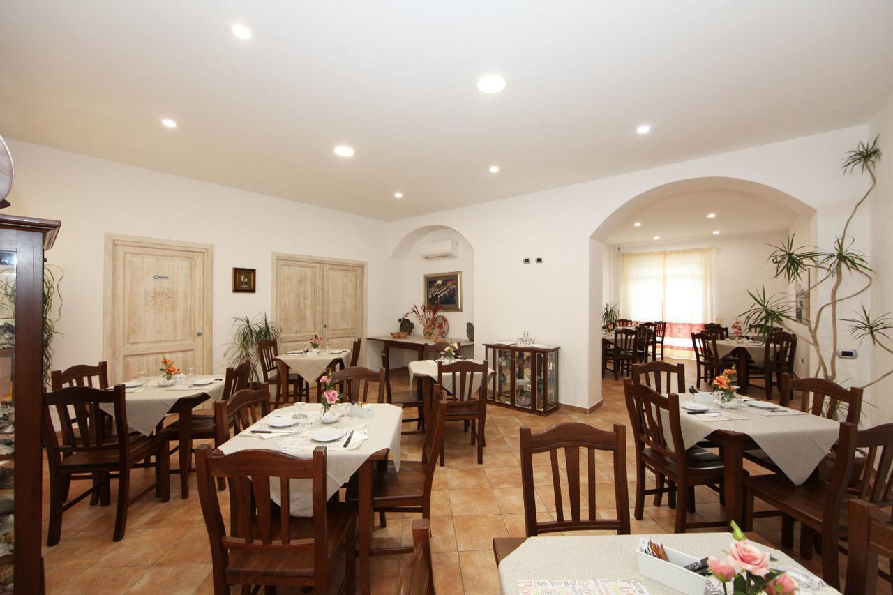 Guest House Villabianca La Maddalena  Eksteriør bilde